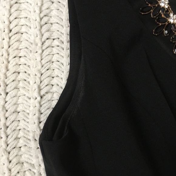 Roz & Ali Little Black Dress - Picture 4 of 6